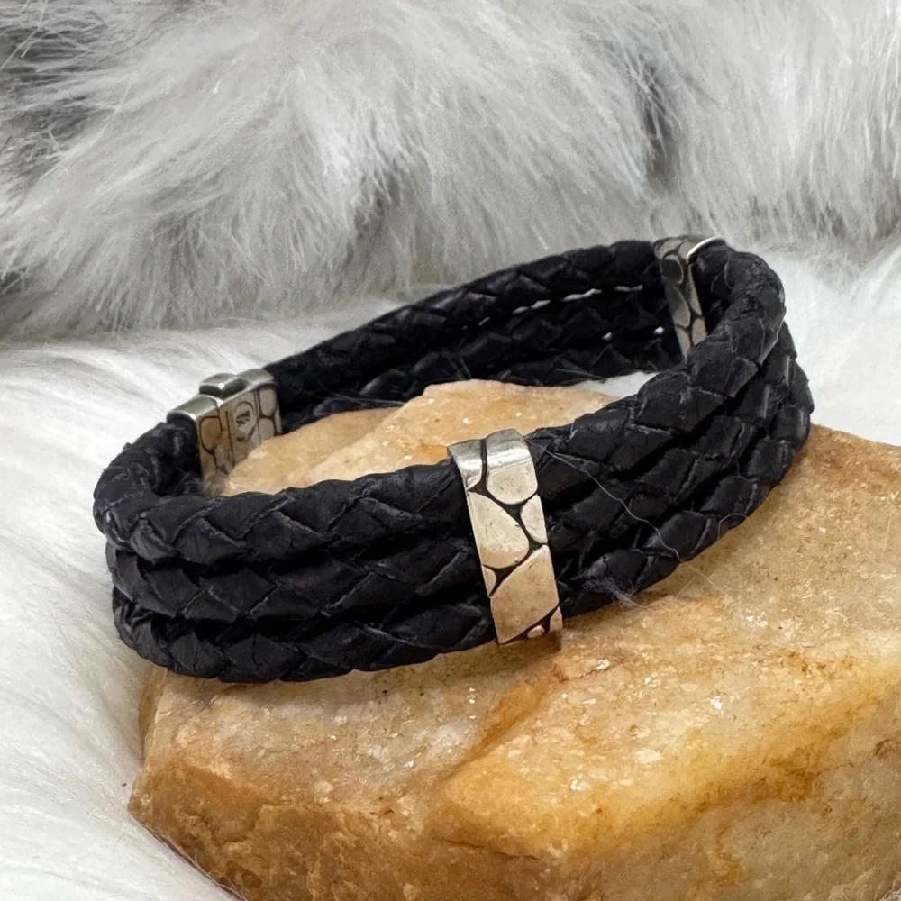 John Hardy Black Leather Men’s Bracelet w/Kali .925 Sterling Silver